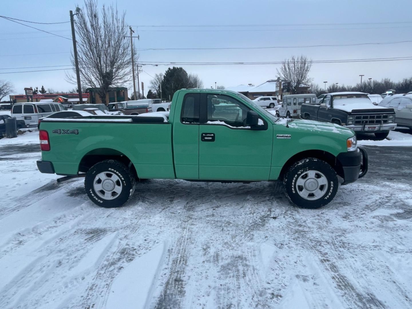 2008 Forest Service Green /Grey Ford F-150 STX 4WD (1FTRF14W48K) with an 4.6L V8 SOHC 16V engine, 4-Speed Automatic Overdrive transmission, located at 813 E Fairview Ave, Meridian , ID, 83642, (208) 336-8230, 43.618851, -116.384010 - Photo#3